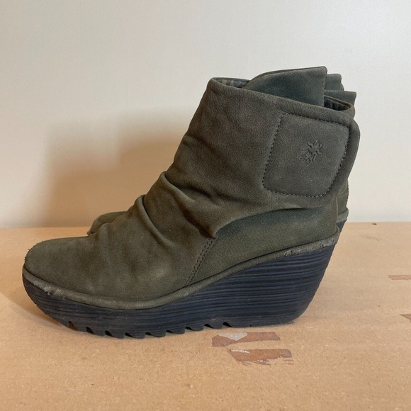 FLY London Bootie Boots Women's Size 39 Green Solid Ankle Wedge Heel Hook & Loop - Picture 5 of 10